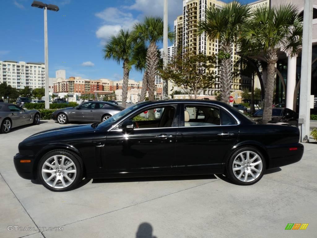 2009 XJ XJ8 - Ultimate Black / Champagne/Charcoal photo #3