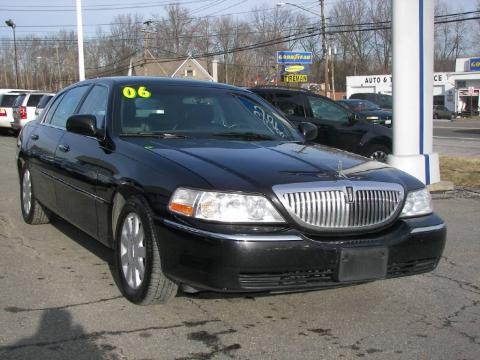 2006 Lincoln Town Car Executive L Data, Info and Specs