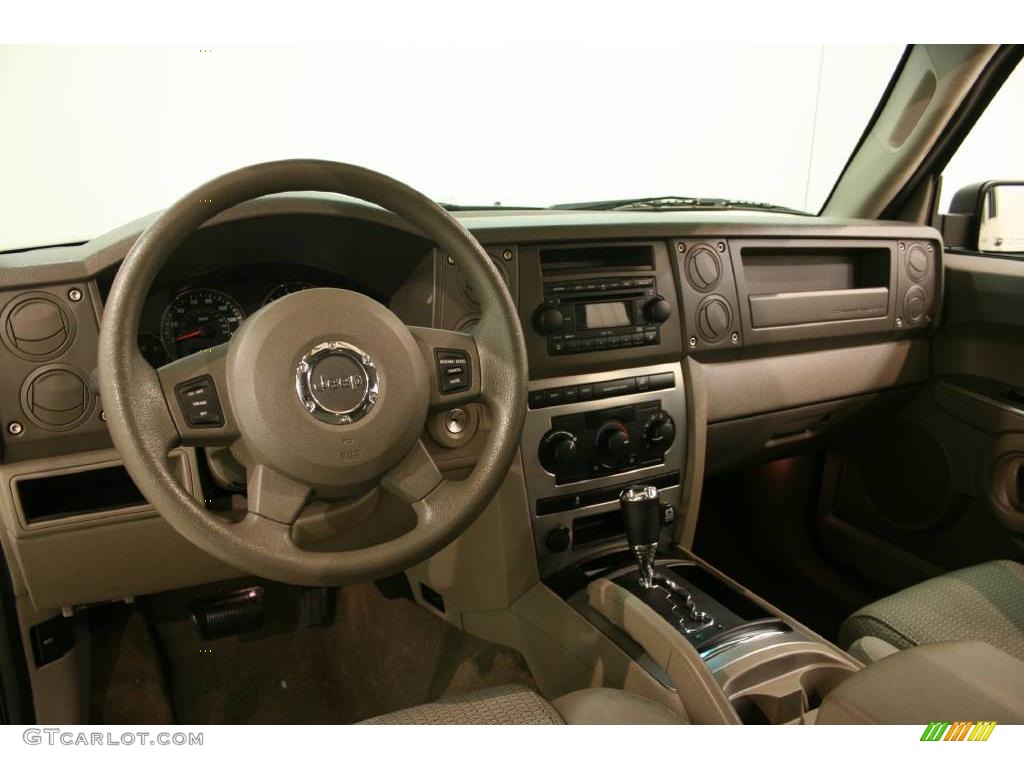 2006 Commander 4x4 - Jeep Green Metallic / Medium Slate Gray photo #12