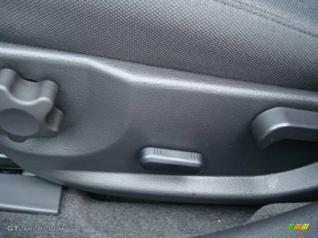 2010 Fusion SE - Brilliant Silver Metallic / Charcoal Black photo #13