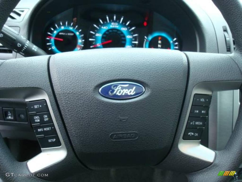 2010 Fusion SE - Brilliant Silver Metallic / Charcoal Black photo #16