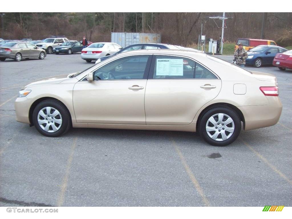 Sandy Beach Metallic 2010 Toyota Camry LE Exterior Photo #24335127