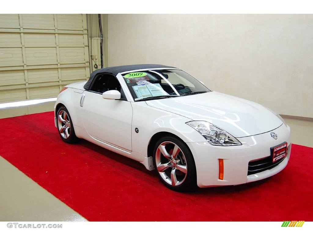 2009 350Z Touring Roadster - Moonlight White / Charcoal Leather photo #1