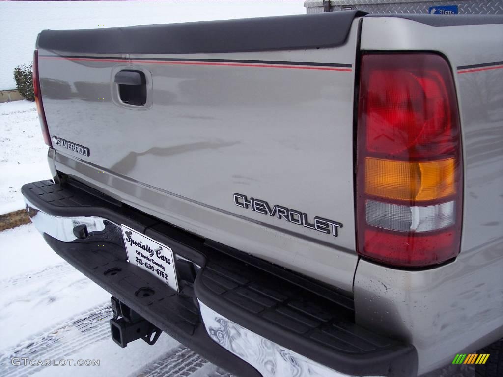 2002 Silverado 2500 LS Extended Cab - Light Pewter Metallic / Tan photo #19