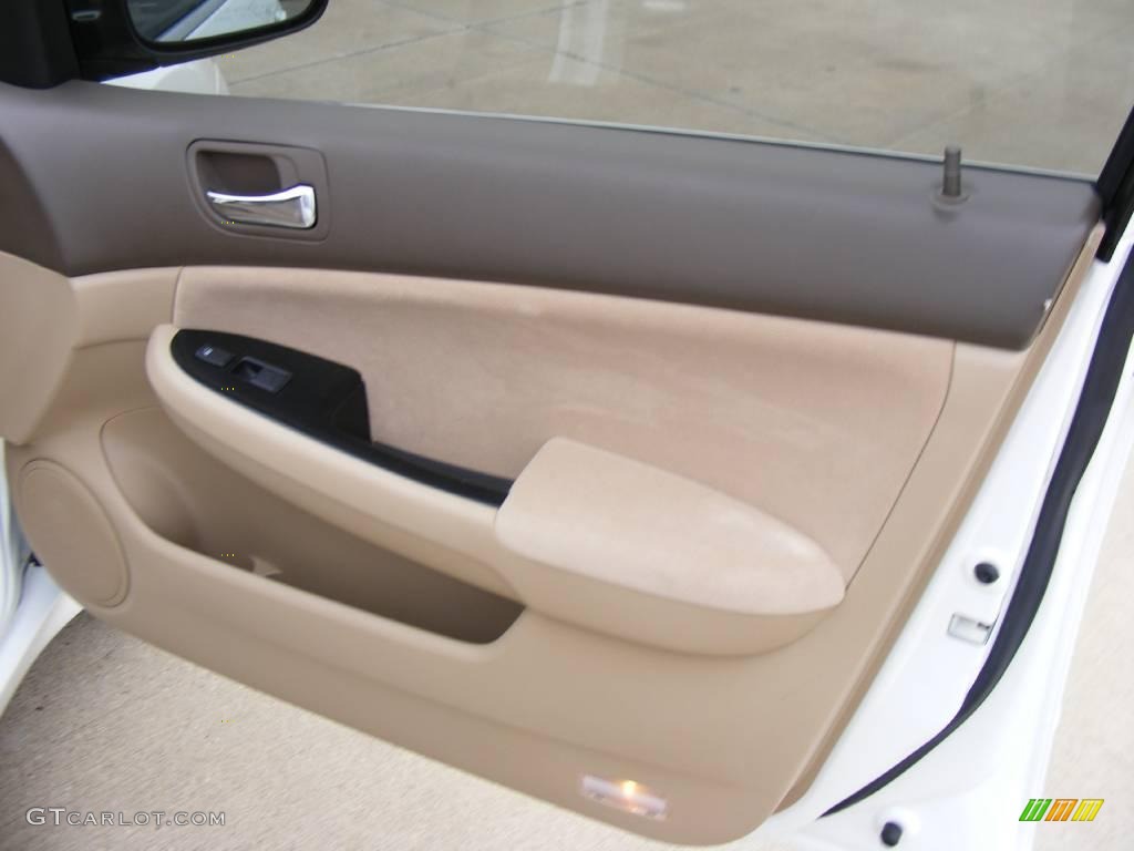2007 Accord SE Sedan - Taffeta White / Ivory photo #20