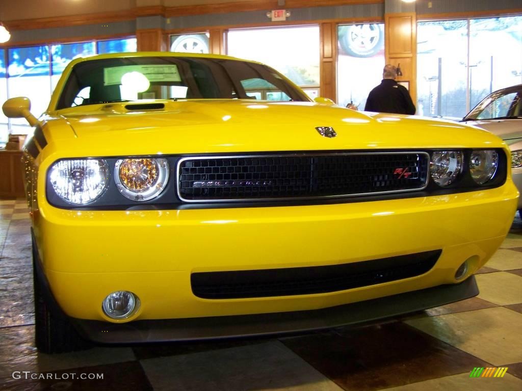2010 Challenger R/T Classic - Detonator Yellow / Dark Slate Gray photo #3
