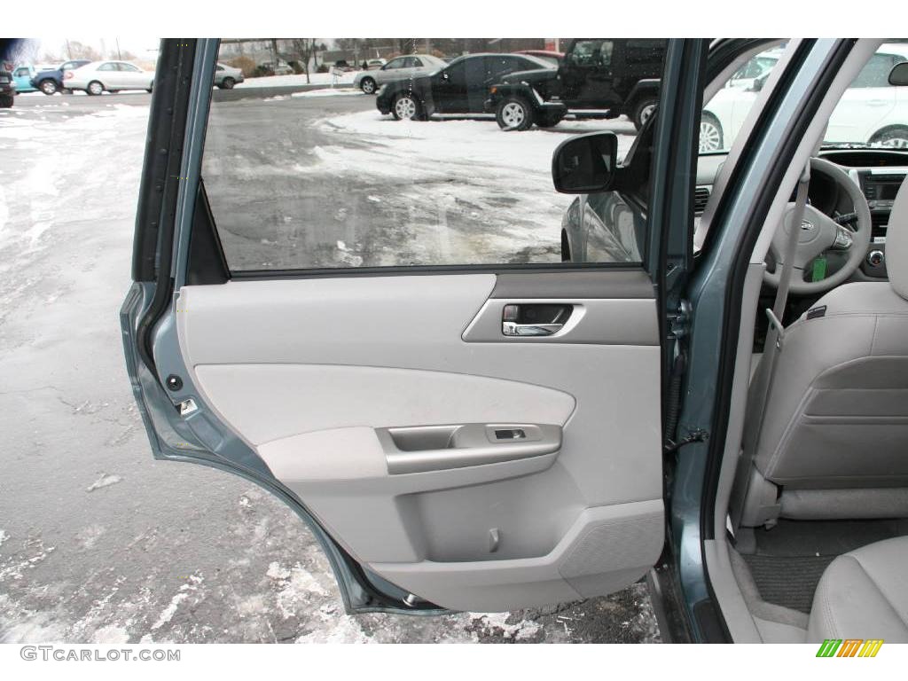 2009 Forester 2.5 X Limited - Sage Green Metallic / Platinum photo #16