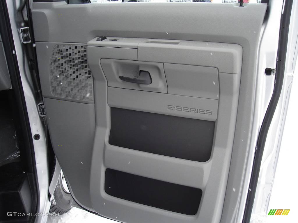 2009 E Series Van E350 Super Duty XLT Passenger - Brilliant Silver Metallic / Medium Flint photo #22