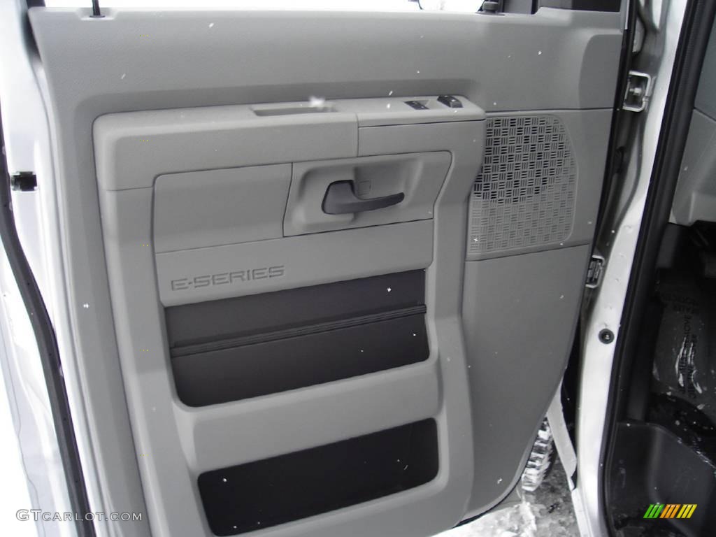 2009 E Series Van E350 Super Duty XLT Passenger - Brilliant Silver Metallic / Medium Flint photo #24