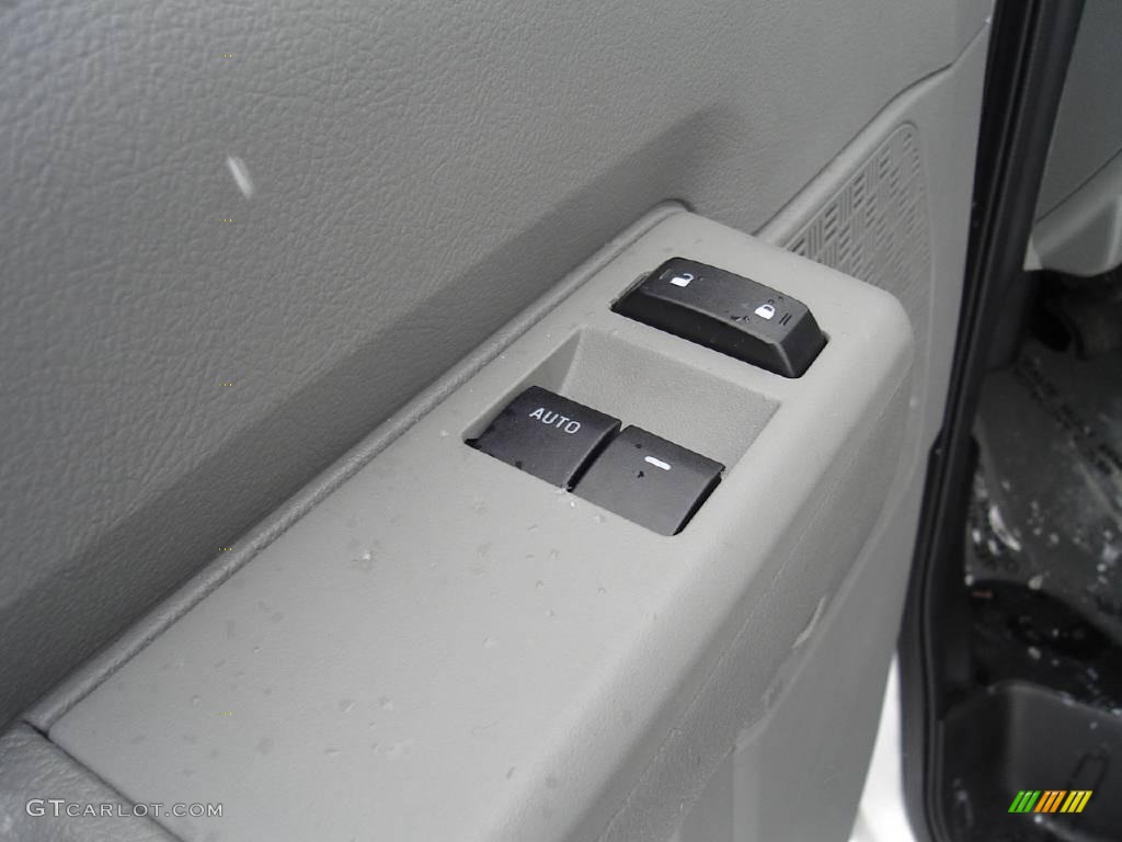 2009 E Series Van E350 Super Duty XLT Passenger - Brilliant Silver Metallic / Medium Flint photo #25