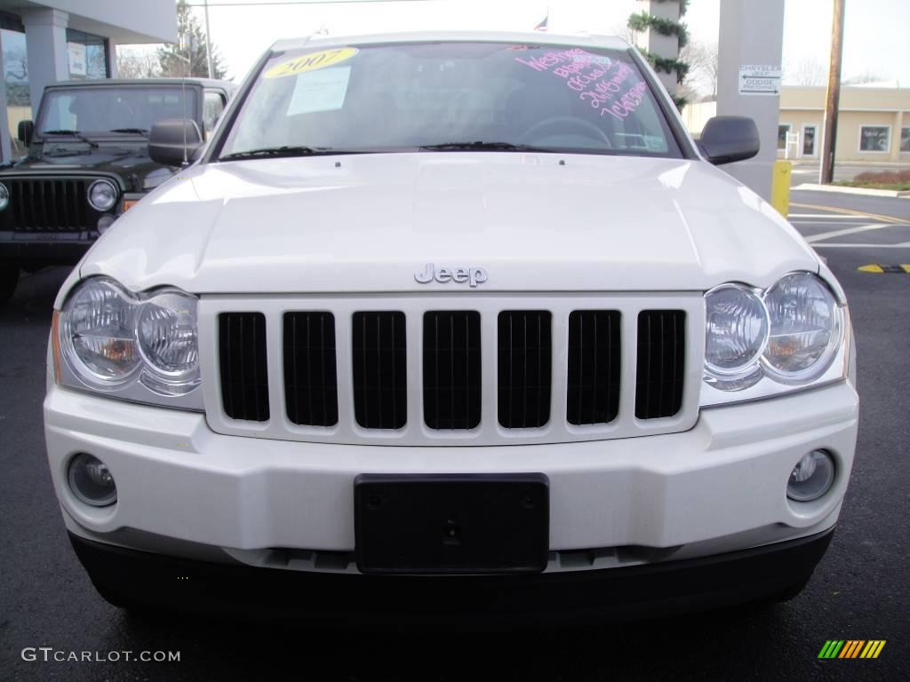 2007 Grand Cherokee Laredo 4x4 - Stone White / Medium Slate Gray photo #2