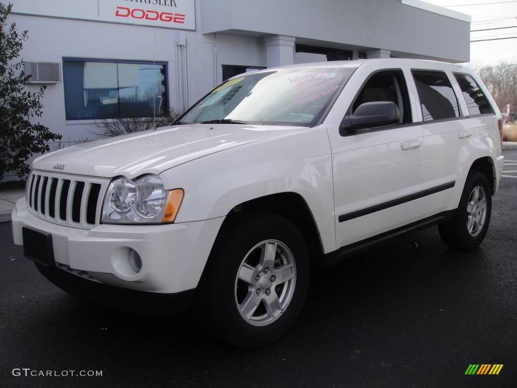 2007 Grand Cherokee Laredo 4x4 - Stone White / Medium Slate Gray photo #3