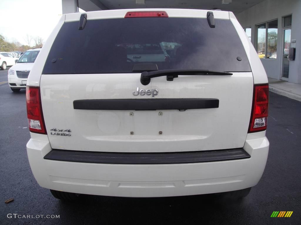 2007 Grand Cherokee Laredo 4x4 - Stone White / Medium Slate Gray photo #5