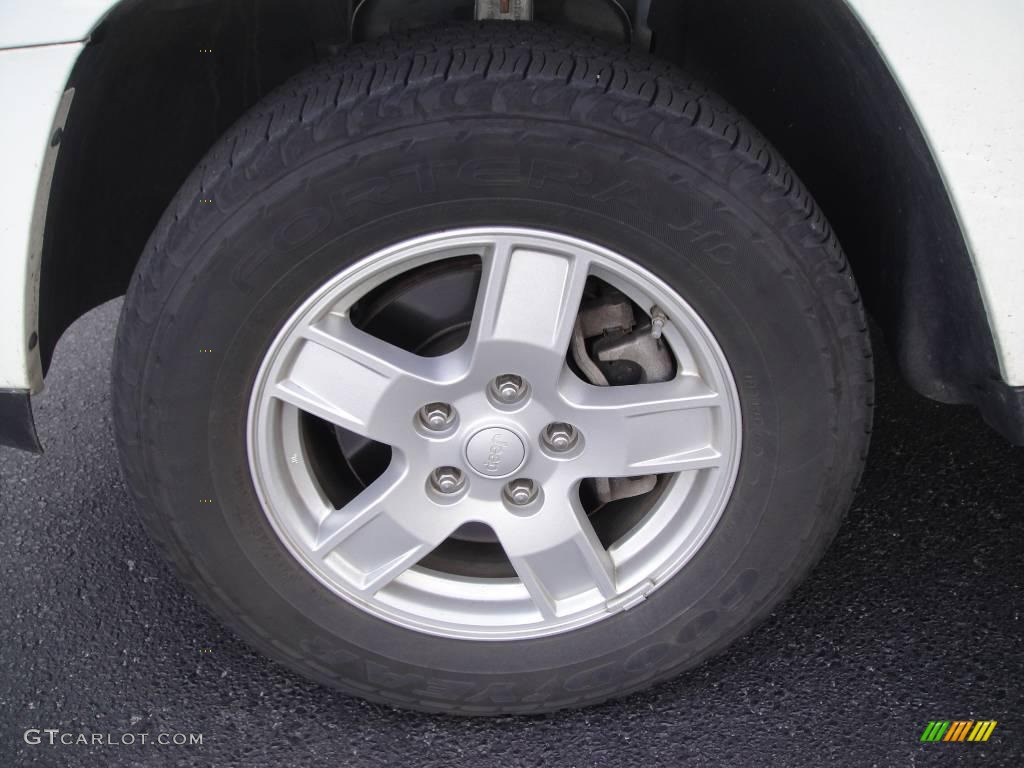 2007 Grand Cherokee Laredo 4x4 - Stone White / Medium Slate Gray photo #7