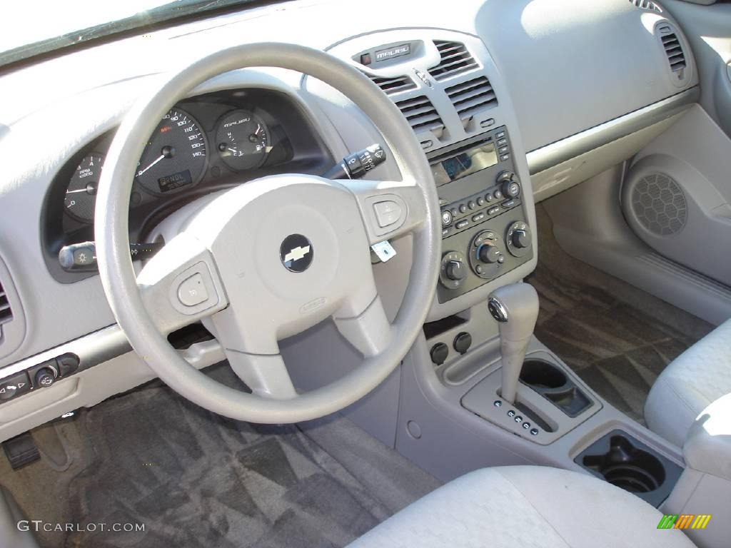 2004 Malibu Sedan - Galaxy Silver Metallic / Gray photo #11
