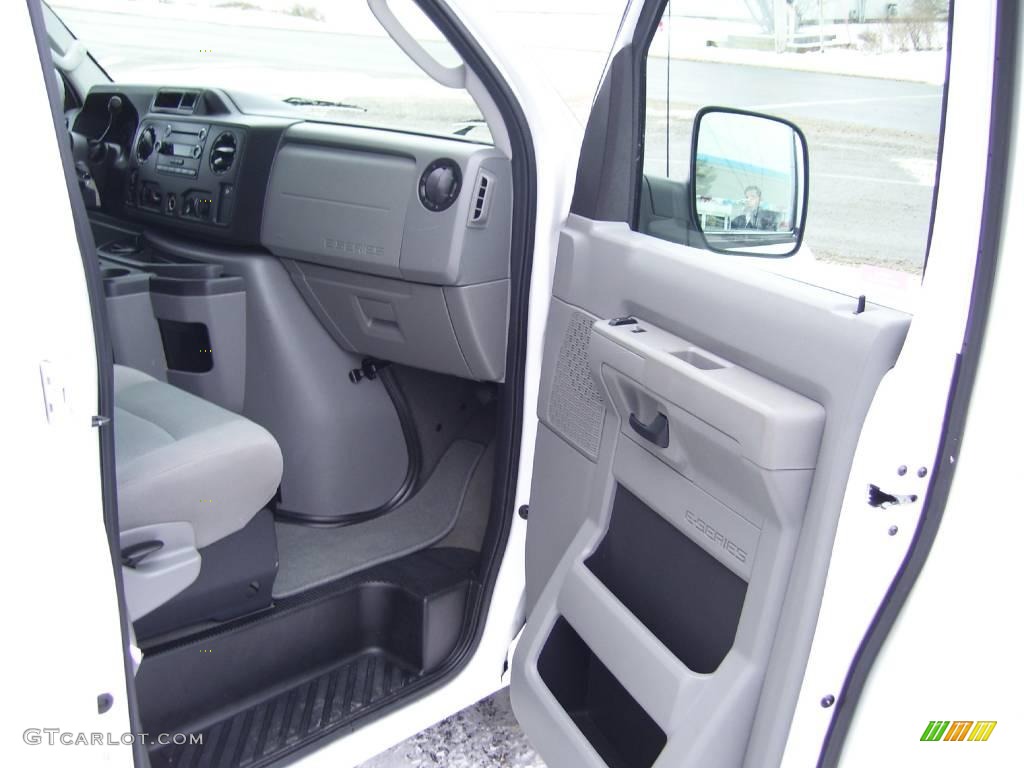 2009 E Series Van E350 Super Duty XLT Passenger - Oxford White / Medium Flint photo #16
