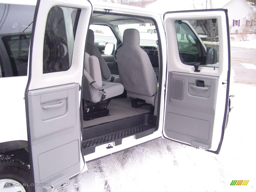 2009 E Series Van E350 Super Duty XLT Passenger - Oxford White / Medium Flint photo #18