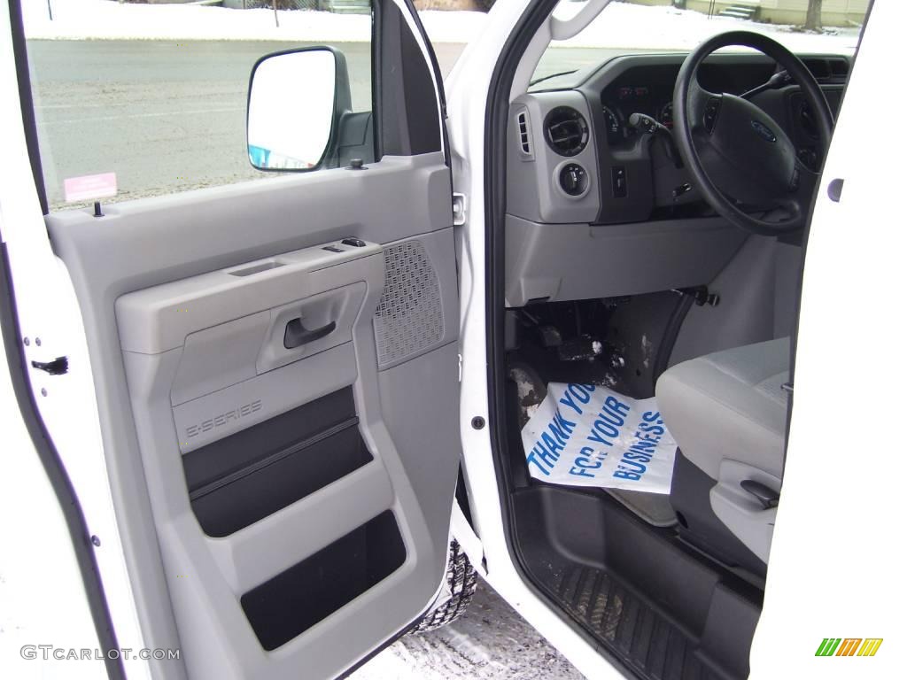 2009 E Series Van E350 Super Duty XLT Passenger - Oxford White / Medium Flint photo #22