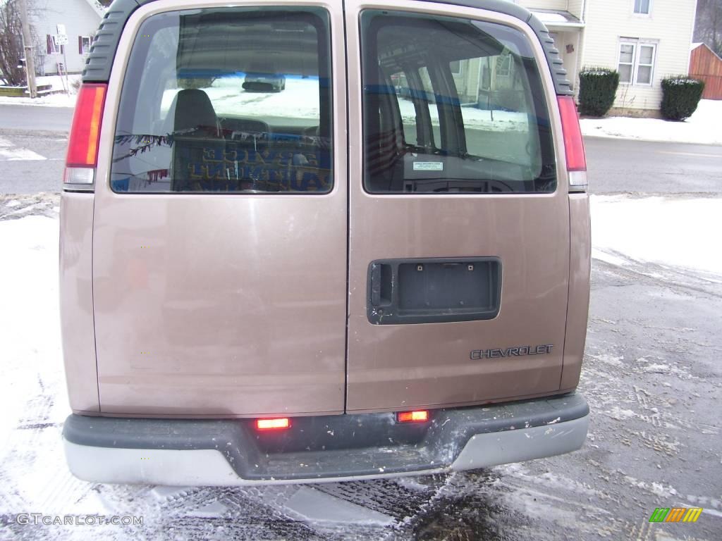 1998 Chevy Van G2500 Cargo - Light Autumnwood Metallic / Neutral photo #3