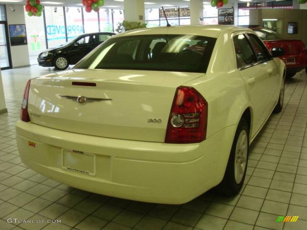 2008 300 LX - Cool Vanilla White / Dark Slate Gray photo #4