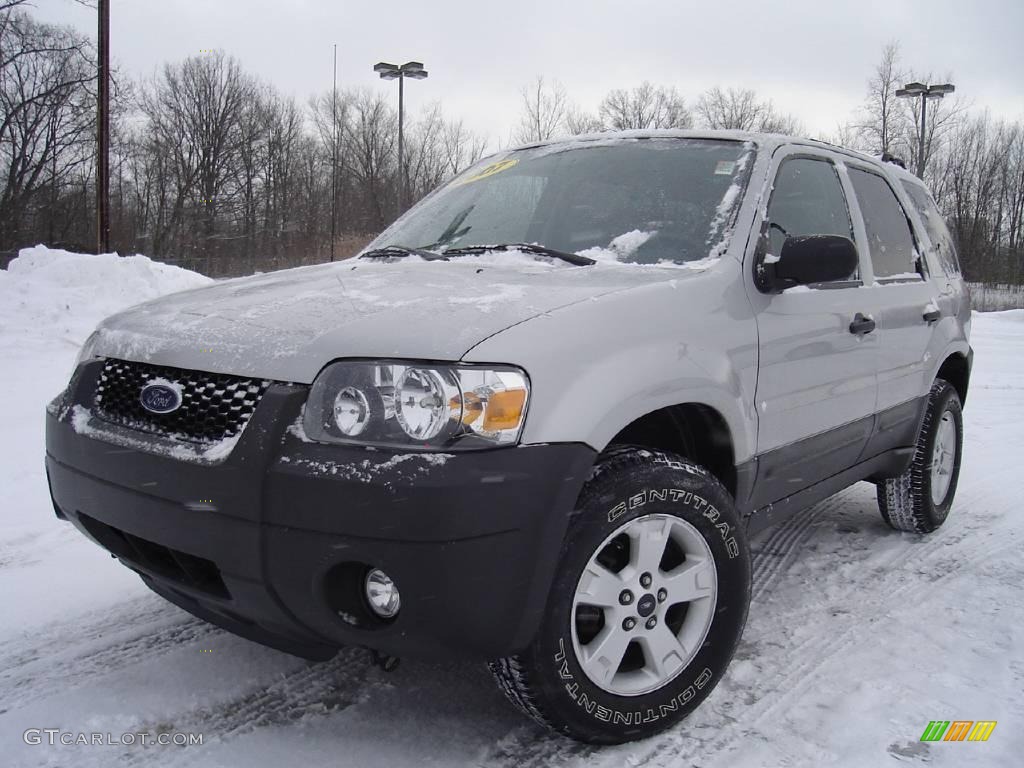 2007 Escape XLS 4WD - Silver Metallic / Medium/Dark Flint photo #1