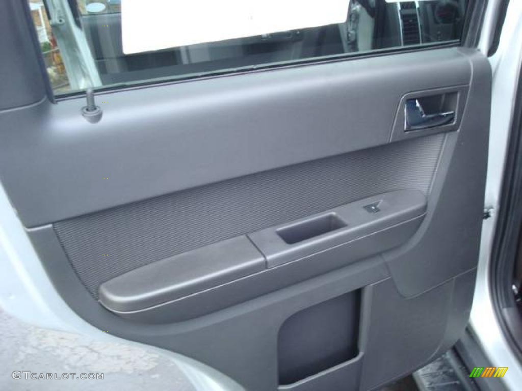 2010 Escape XLT V6 4WD - Ingot Silver Metallic / Charcoal Black photo #13