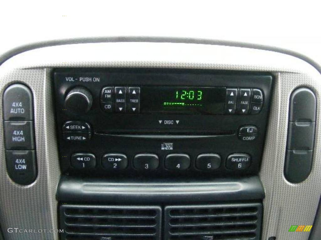 2004 Explorer XLT 4x4 - Dark Blue Pearl Metallic / Graphite photo #22