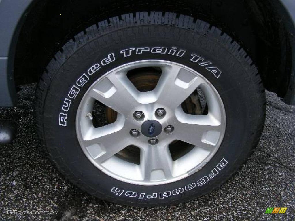 2004 Explorer XLT 4x4 - Dark Blue Pearl Metallic / Graphite photo #29