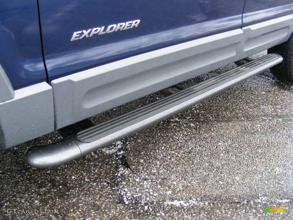 2004 Explorer XLT 4x4 - Dark Blue Pearl Metallic / Graphite photo #30