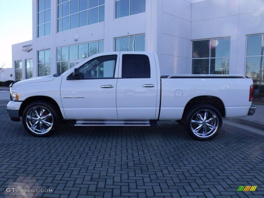 2005 Ram 1500 SLT Quad Cab - Bright White / Taupe photo #2