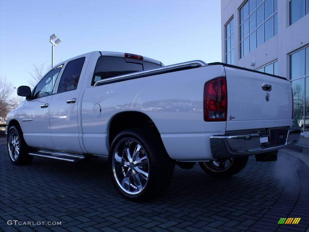 2005 Ram 1500 SLT Quad Cab - Bright White / Taupe photo #3