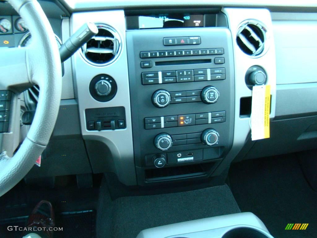 2010 F150 XLT SuperCrew 4x4 - Red Candy Metallic / Medium Stone photo #27