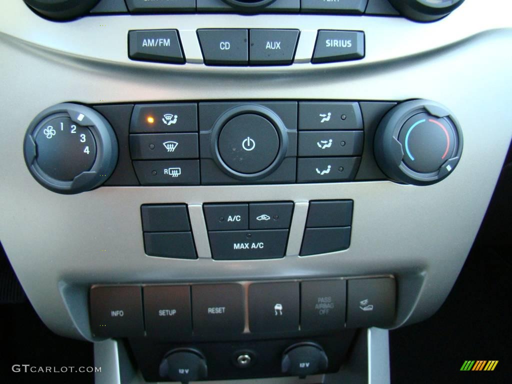 2010 Focus SE Sedan - Sterling Grey Metallic / Charcoal Black photo #22