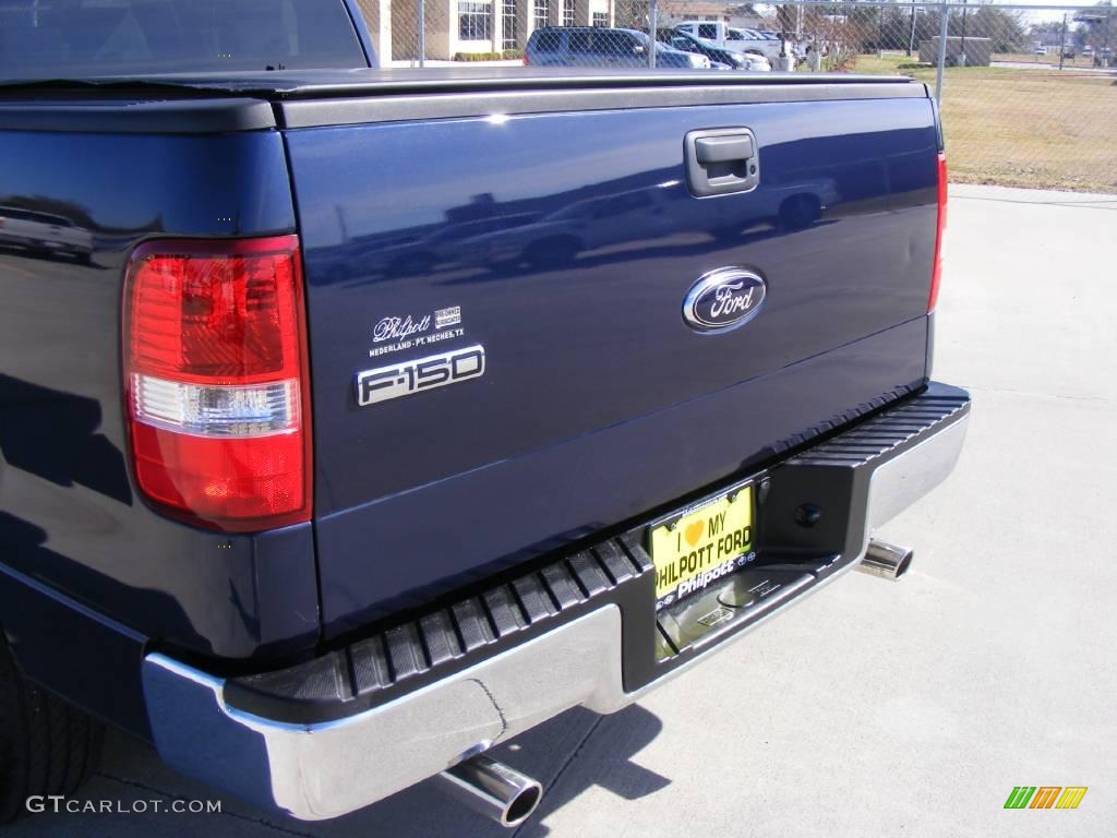 2006 F150 XLT SuperCrew - True Blue Metallic / Medium/Dark Flint photo #25