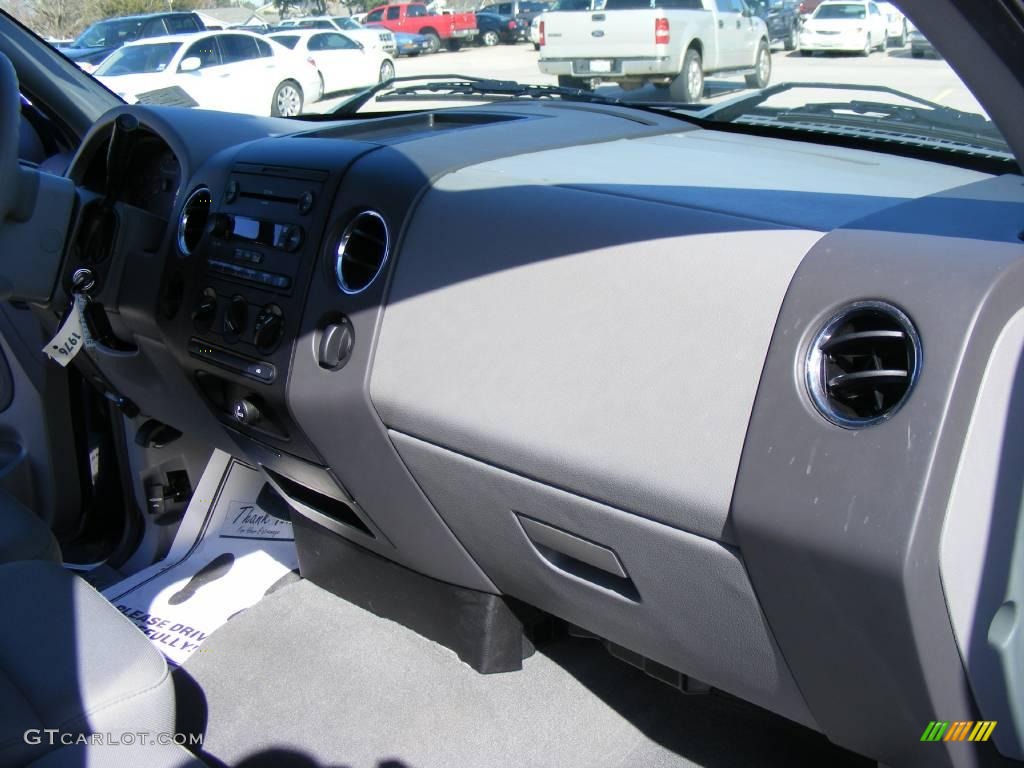 2006 F150 XLT SuperCrew - True Blue Metallic / Medium/Dark Flint photo #30