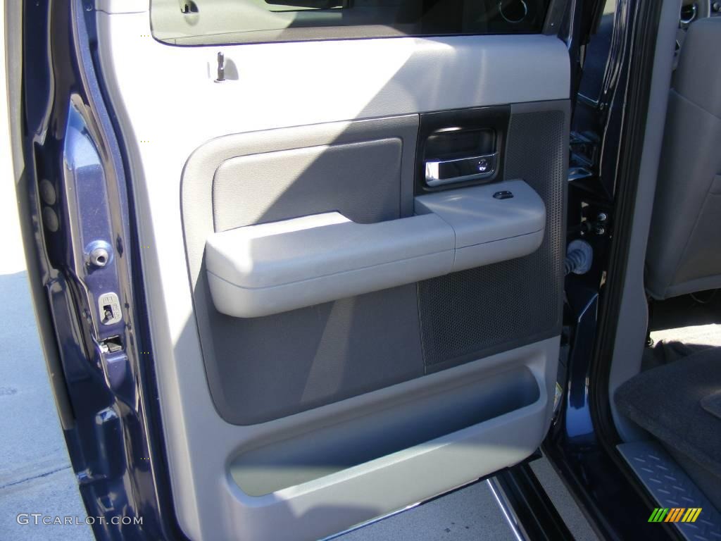 2006 F150 XLT SuperCrew - True Blue Metallic / Medium/Dark Flint photo #34