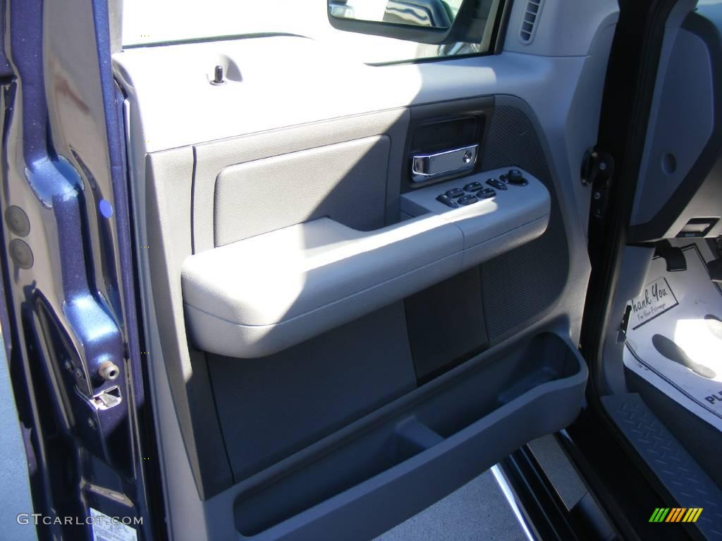 2006 F150 XLT SuperCrew - True Blue Metallic / Medium/Dark Flint photo #36