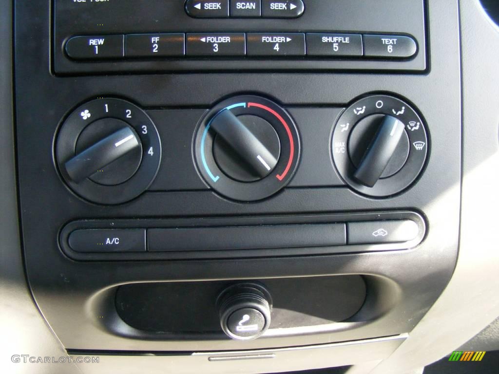 2006 F150 XLT SuperCrew - True Blue Metallic / Medium/Dark Flint photo #43