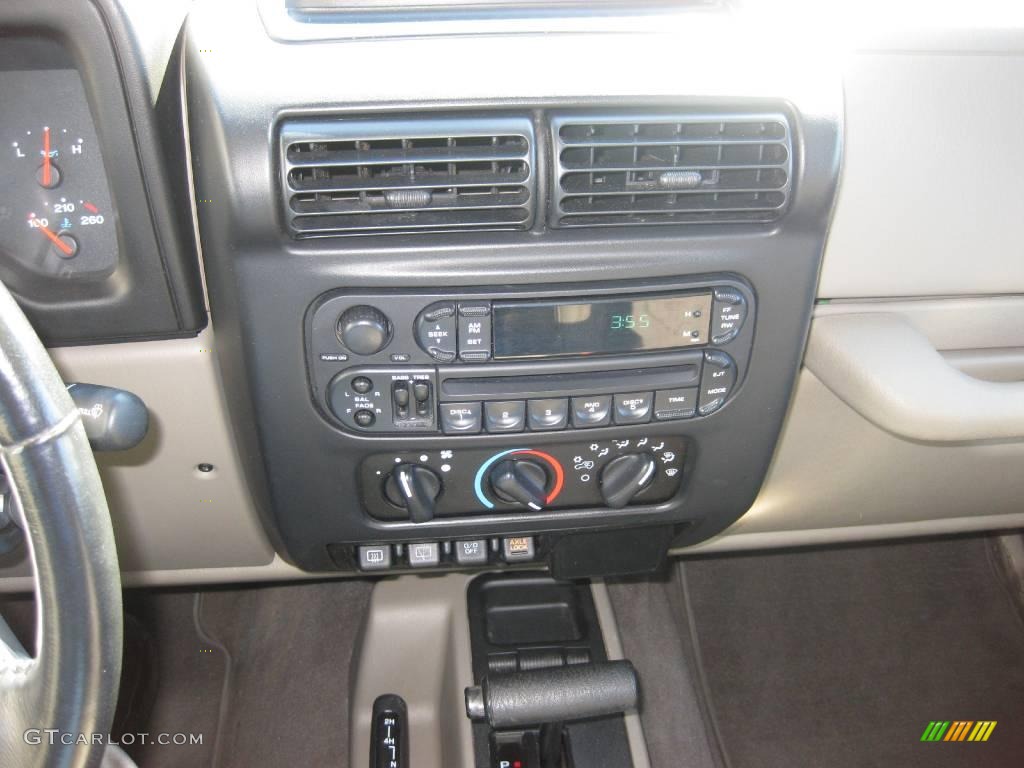 2004 Wrangler Rubicon 4x4 - Light Khaki Metallic / Khaki photo #9