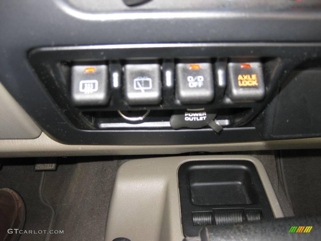 2004 Wrangler Rubicon 4x4 - Light Khaki Metallic / Khaki photo #11