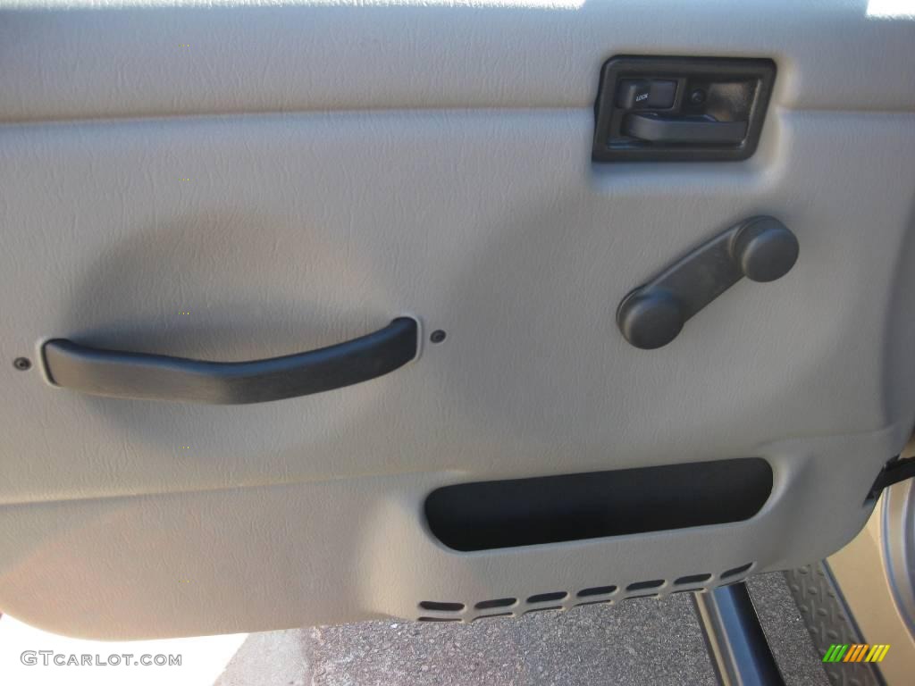 2004 Wrangler Rubicon 4x4 - Light Khaki Metallic / Khaki photo #19