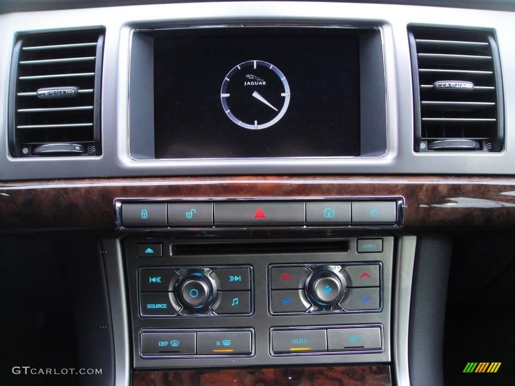 2009 Jaguar XF Luxury Controls Photo #24442107