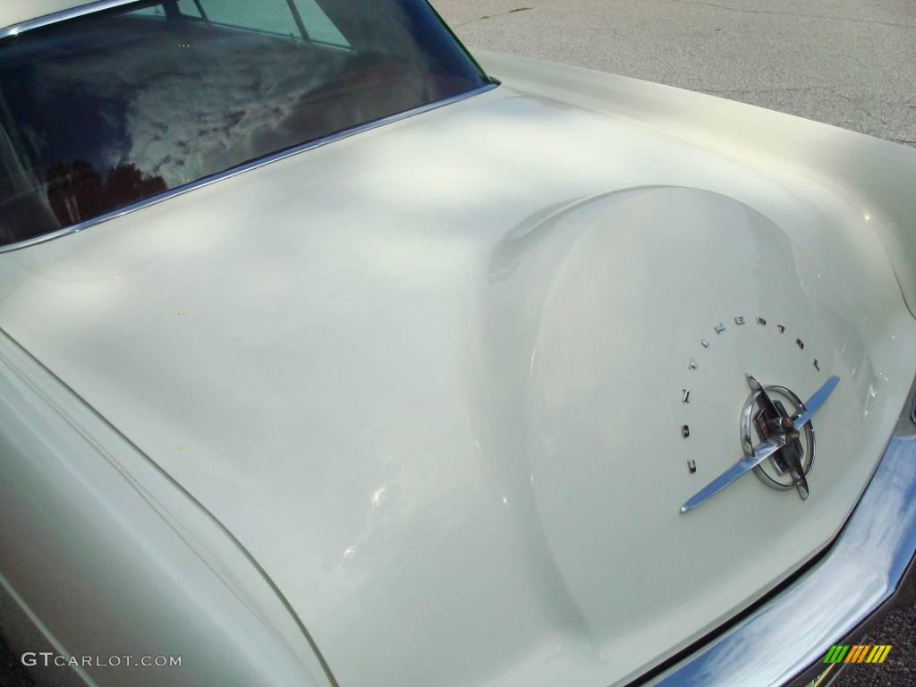 1957 Continental Mark II - White / Red photo #26