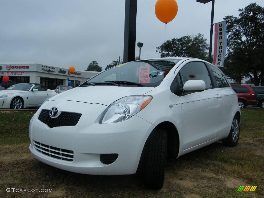 2008 Yaris 3 Door Liftback - Polar White / Dark Charcoal photo #1