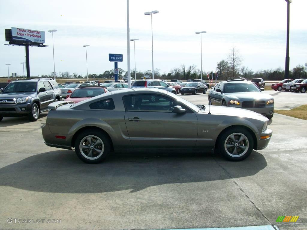 2005 Mustang GT Premium Coupe - Mineral Grey Metallic / Dark Charcoal photo #6