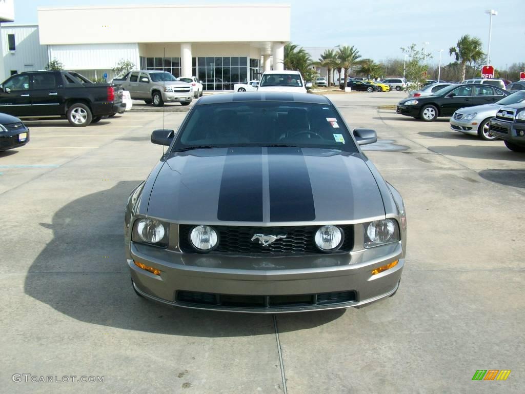 2005 Mustang GT Premium Coupe - Mineral Grey Metallic / Dark Charcoal photo #8