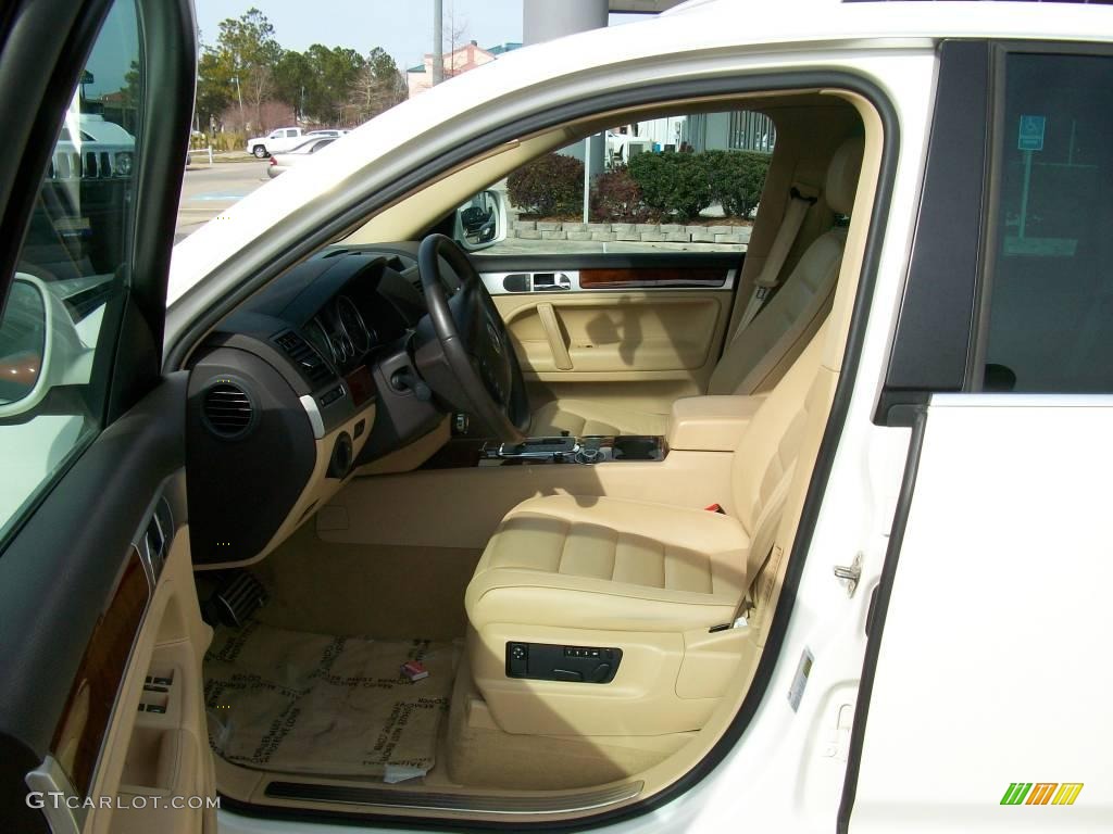 2007 Touareg V8 - Campanella White / Pure Beige photo #9