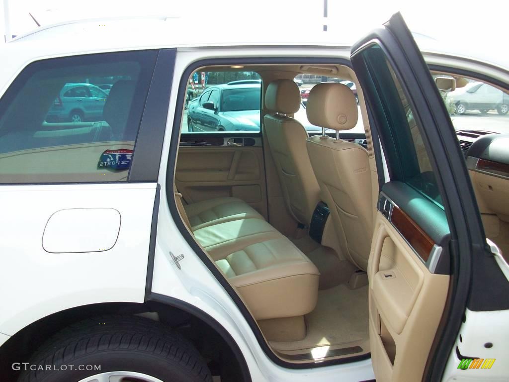 2007 Touareg V8 - Campanella White / Pure Beige photo #11