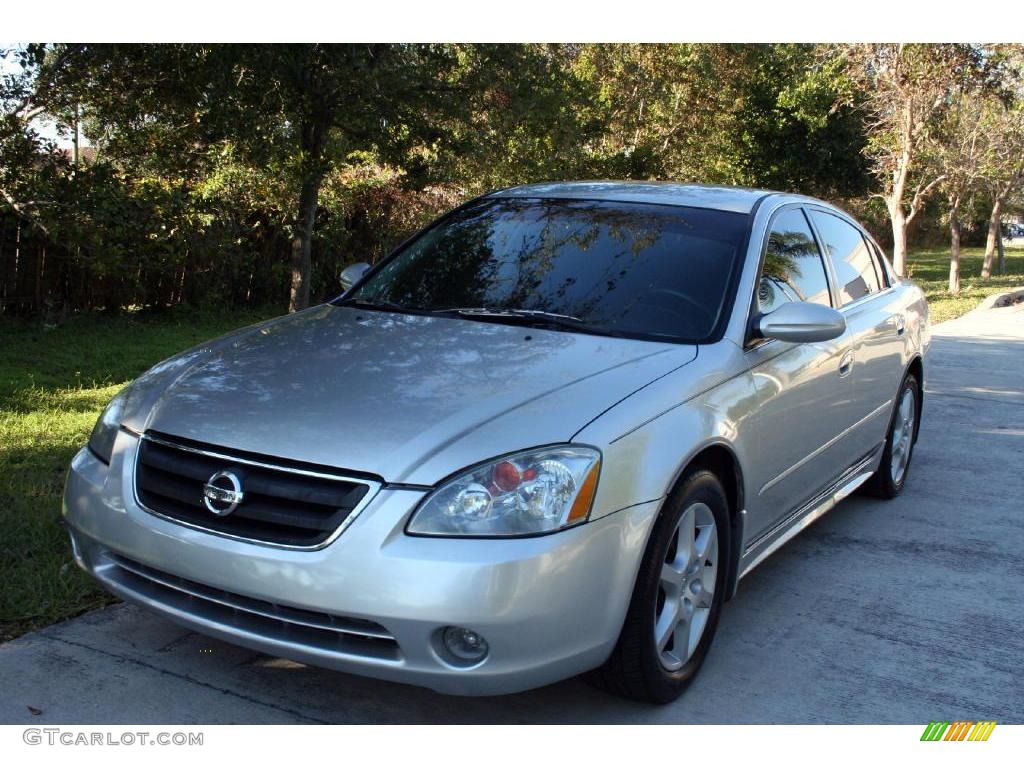 Sheer Silver Metallic Nissan Altima