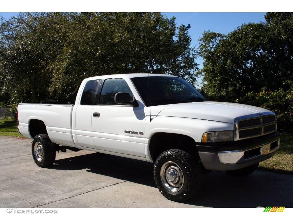 2001 Ram 2500 ST Quad Cab 4x4 - Bright White / Agate photo #17